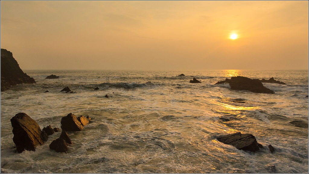  DSC3345 Hartland Quay - On the Rocks - 