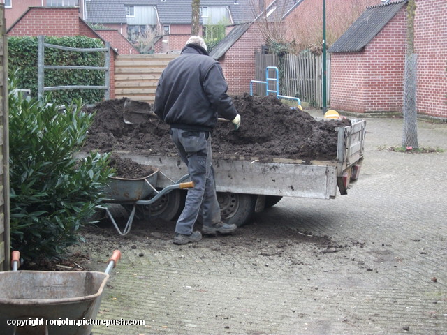 Tuin - Vijver en terras weg 09-02-17 (35) Gazon en de voorbereidingen 09+10+13+14-02-17