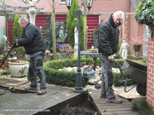 Tuin - Vijver en terras weg 09-02-17 (32) Gazon en de voorbereidingen 09+10+13+14-02-17