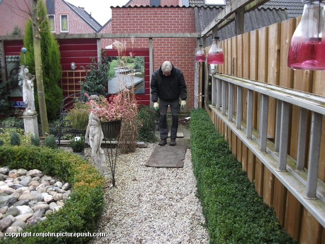 Tuin - Vijver en terras weg 09-02-17 (11) Gazon en de voorbereidingen 09+10+13+14-02-17