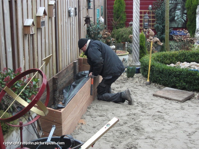 Tuin - Uitvlakken en Hortensiabak 10-02-17 (46) Gazon en de voorbereidingen 09+10+13+14-02-17