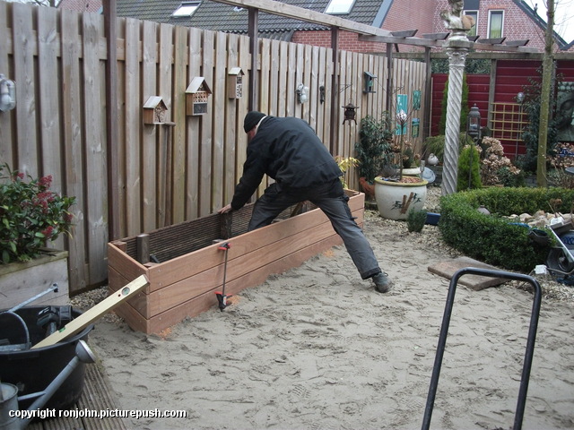 Tuin - Uitvlakken en Hortensiabak 10-02-17 (45) Gazon en de voorbereidingen 09+10+13+14-02-17