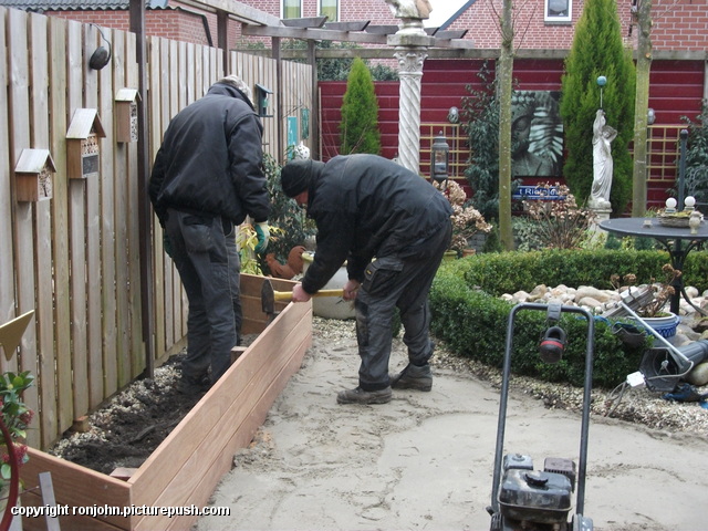 Tuin - Uitvlakken en Hortensiabak 10-02-17 (40) Gazon en de voorbereidingen 09+10+13+14-02-17