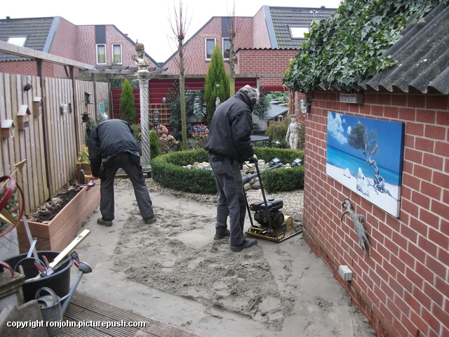 Tuin - Uitvlakken en Hortensiabak 10-02-17 (28) Gazon en de voorbereidingen 09+10+13+14-02-17