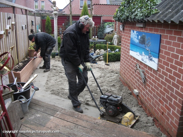 Tuin - Uitvlakken en Hortensiabak 10-02-17 (27) Gazon en de voorbereidingen 09+10+13+14-02-17