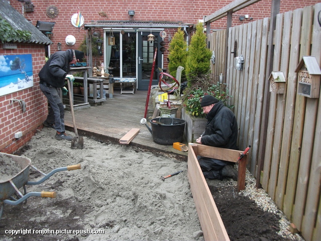 Tuin - Uitvlakken en Hortensiabak 10-02-17 (19) Gazon en de voorbereidingen 09+10+13+14-02-17