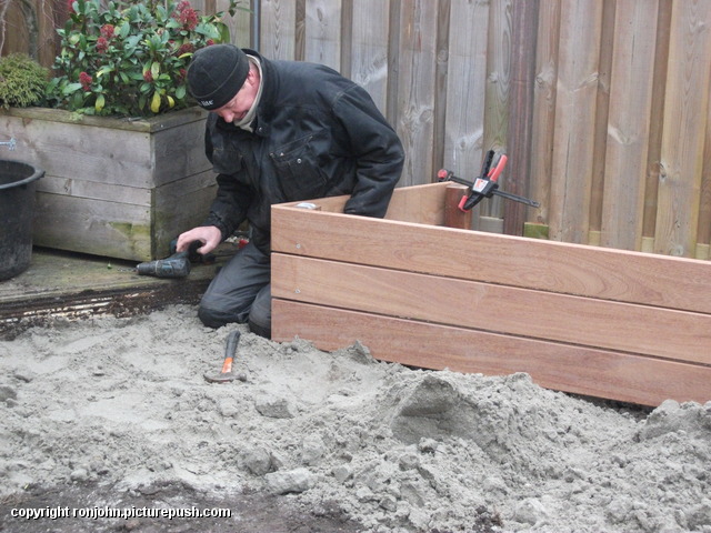 Tuin - Uitvlakken en Hortensiabak 10-02-17 (16) Gazon en de voorbereidingen 09+10+13+14-02-17