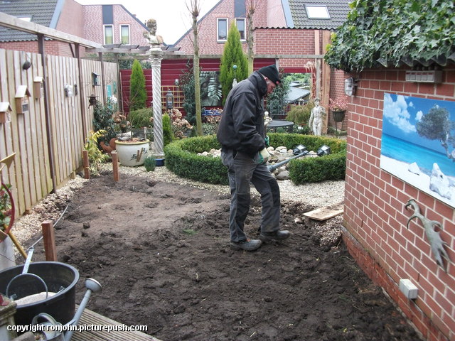 Tuin - Uitvlakken en Hortensiabak 10-02-17 (11) Gazon en de voorbereidingen 09+10+13+14-02-17