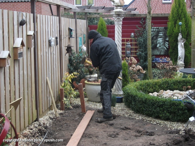 Tuin - Uitvlakken en Hortensiabak 10-02-17 (08) Gazon en de voorbereidingen 09+10+13+14-02-17