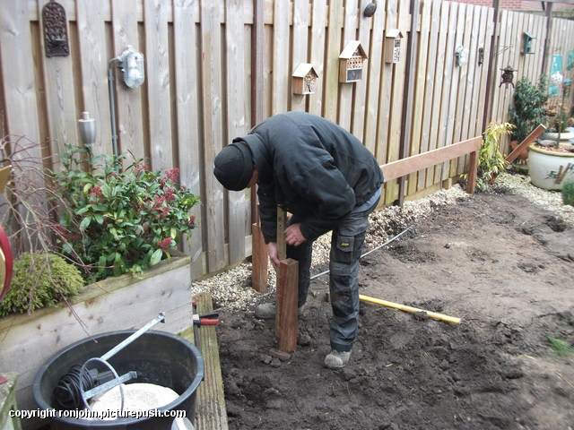 Tuin - Uitvlakken en Hortensiabak 10-02-17 (07) Gazon en de voorbereidingen 09+10+13+14-02-17