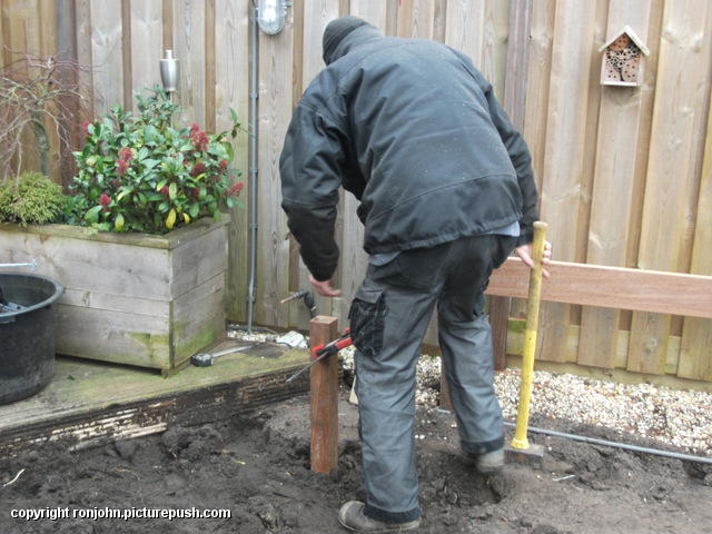 Tuin - Uitvlakken en Hortensiabak 10-02-17 (06) Gazon en de voorbereidingen 09+10+13+14-02-17