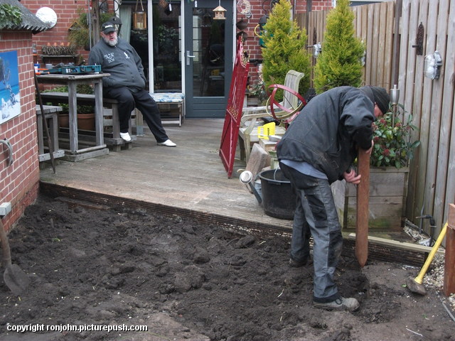 Tuin - Uitvlakken en Hortensiabak 10-02-17 (05) Gazon en de voorbereidingen 09+10+13+14-02-17