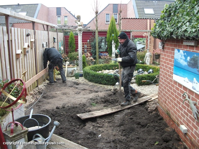 Tuin - Uitvlakken en Hortensiabak 10-02-17 (03) Gazon en de voorbereidingen 09+10+13+14-02-17