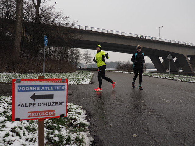 P2120085 Alpe d'Huzes Brielse brugloop 12-2-2017