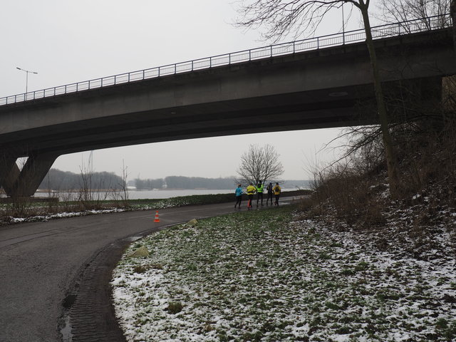 P2120202 Alpe d'Huzes Brielse brugloop 12-2-2017