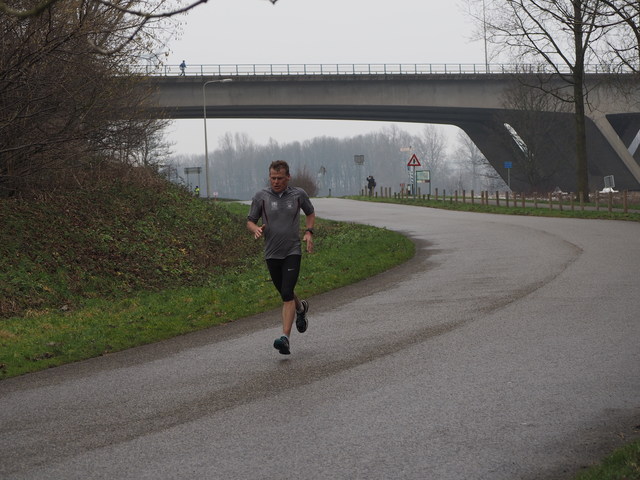 P2120243 Alpe d'Huzes Brielse brugloop 12-2-2017