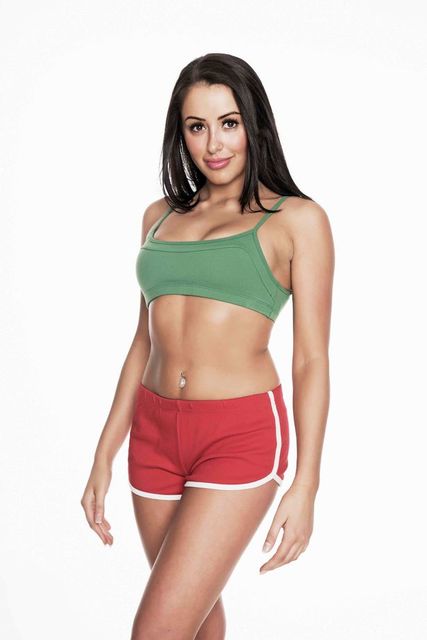 Marnie-Simpson-after-weight-loss-red-shorts-knees- Picture Box