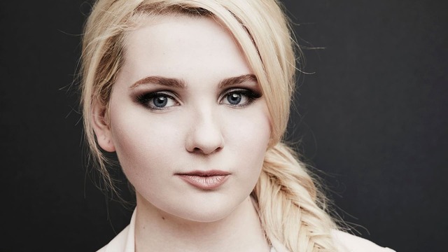 makeup-abigail-breslin-1080p-wallpaper Picture Box