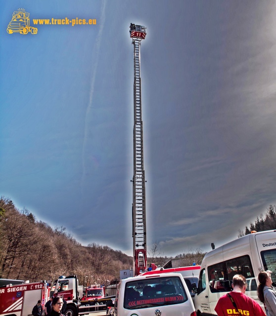 Aktion -Rettungsgasse bilden--50 Aktion "Rettungsgasse bilden" powered by STEINER Transporte, Siegen und www.nadelzauberdeluxe.de