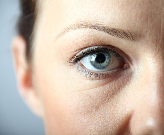 04-signs-disease-face-puffy-eyes http://www.supplements4news.com/elysian-ageless-eye-serum/