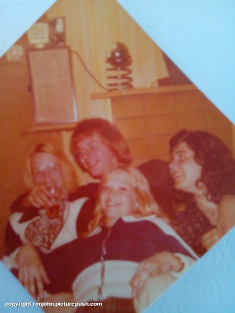 Ron 1974 met Jenny en Diny en jong overleden Joke Uit het verleden
