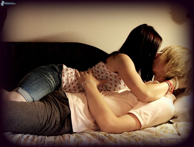 couple-in-bed,-kiss,-love-148273 http://fornatgaex.com/anibolx/