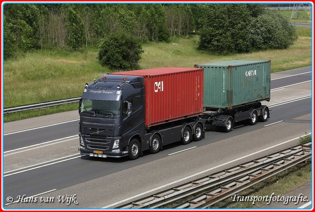 52-BHF-8-BorderMaker Container Trucks