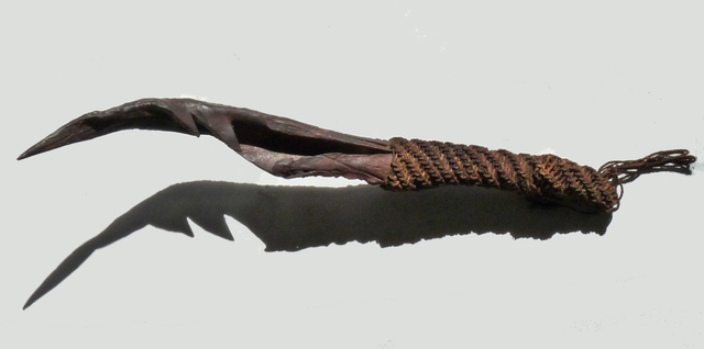 asmat-crocodile--jaw-bone-dagger 6922662126 o melanesische kunst