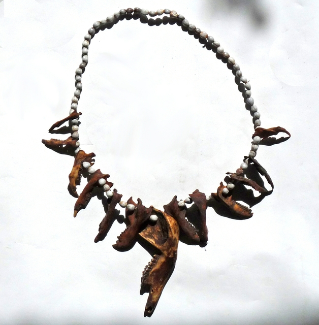 asmat-necklace 7068743583 o melanesische kunst