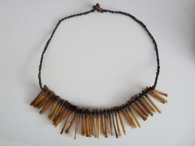 asmat-necklace-casuaris-bones-and-bush-fiber 73573 melanesische kunst