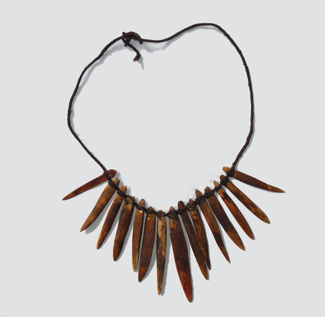 korowai-necklace 5855903993 o melanesische kunst
