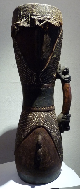 kundu-drum-coastal-sepik-area-papua-new-guinea 611 melanesische kunst