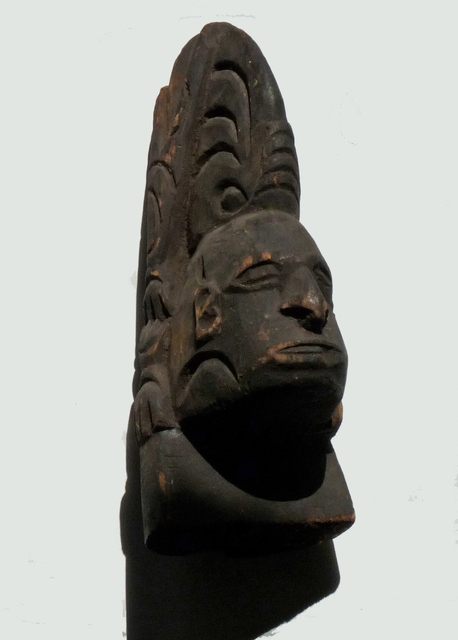 papua-asmat-canoe-prow-front-1960s 6922660634 o melanesische kunst