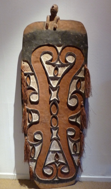 papua-asmat-casuarine-coast-shield-nico-akerboom-m melanesische kunst
