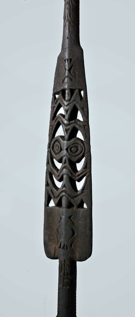 papua-asmat-spear-from-semendoro-collected-in-virt melanesische kunst