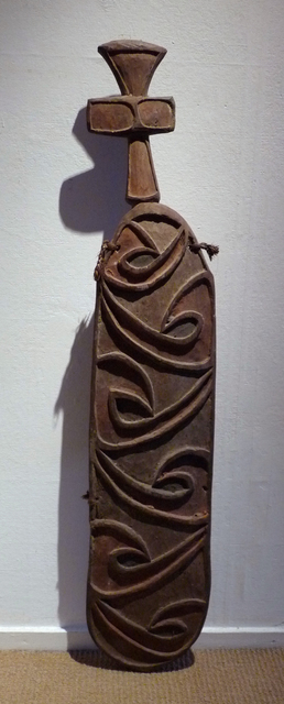 papua-west-asmat-probably-yaun-yufri-shield 603854 melanesische kunst
