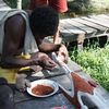 praying-mantis-figure-irogo... - melanesische kunst