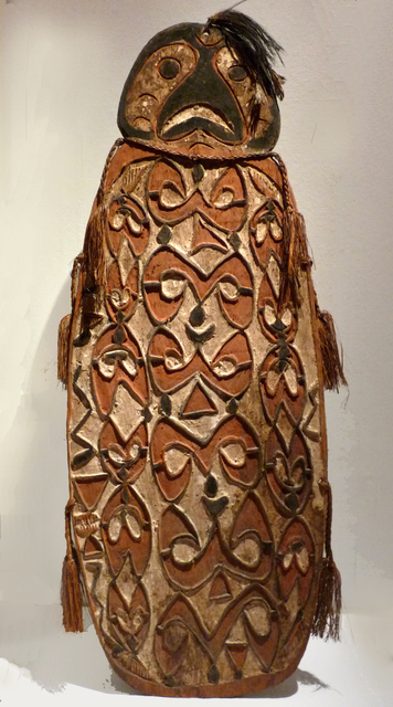 shield-made-by-woodcarver--wowipit--adrianus-ainde melanesische kunst