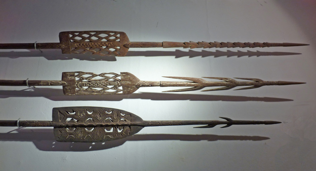 three-asmat-spears-provenance-msc-tilburg 80963982 melanesische kunst