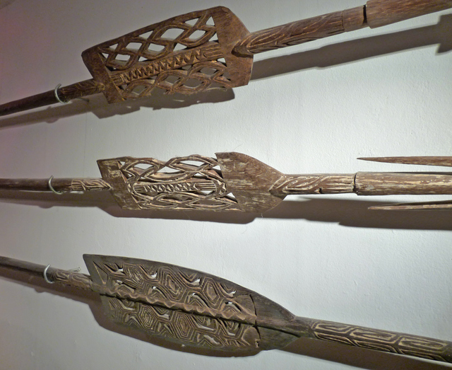 three-asmat-spears-provenance--msc-tilburg 8096403 melanesische kunst