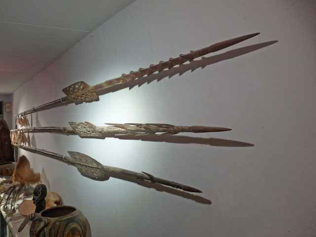 three-asmat-spears-provenance-msc-tilburg 80964043 melanesische kunst