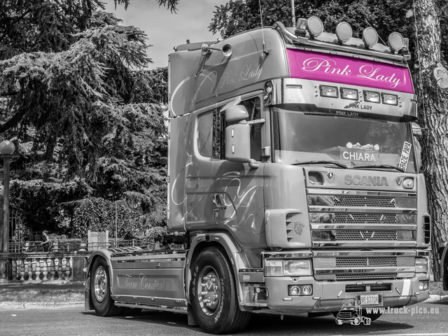 Pink Lady Playing around with photos powered by www.truck-pics.eu