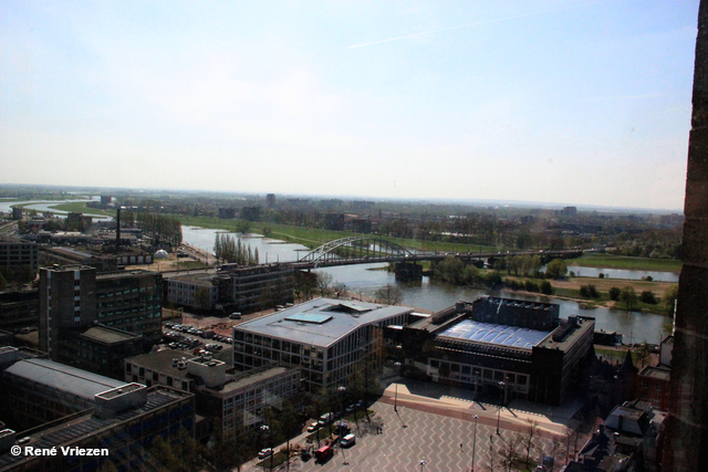 R.Th.B.Vriezen 20180417 023 Eusebius Toren Glazenbalkons kijk op Arnhem dinsdag 17 april 2018