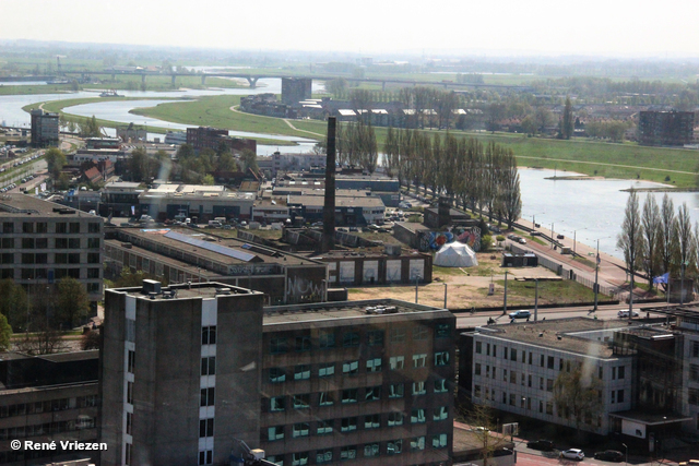 R.Th.B.Vriezen 20180417 071 Eusebius Toren Glazenbalkons kijk op Arnhem dinsdag 17 april 2018