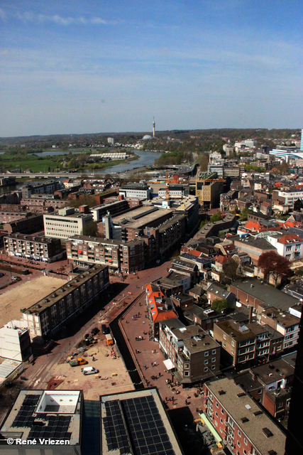 R.Th.B.Vriezen 20180417 100 Eusebius Toren Glazenbalkons kijk op Arnhem dinsdag 17 april 2018