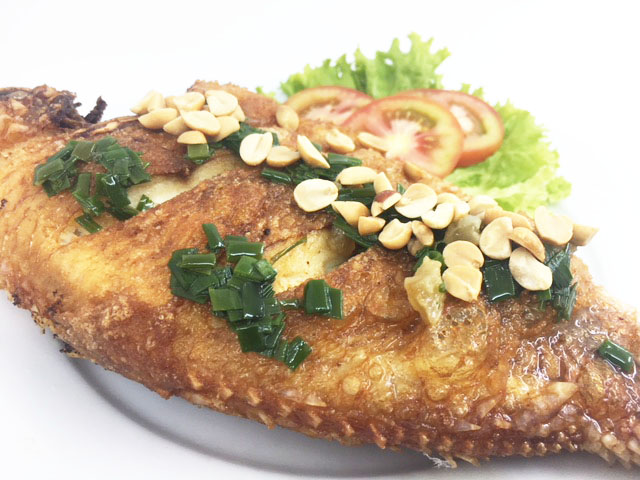 cá chiên giòn- quán ăn gia đình sammy Quán ăn gia đình ngon ở Sài Gòn cơm Bắc, bánh xèo, món ngon Việt - SAMMY