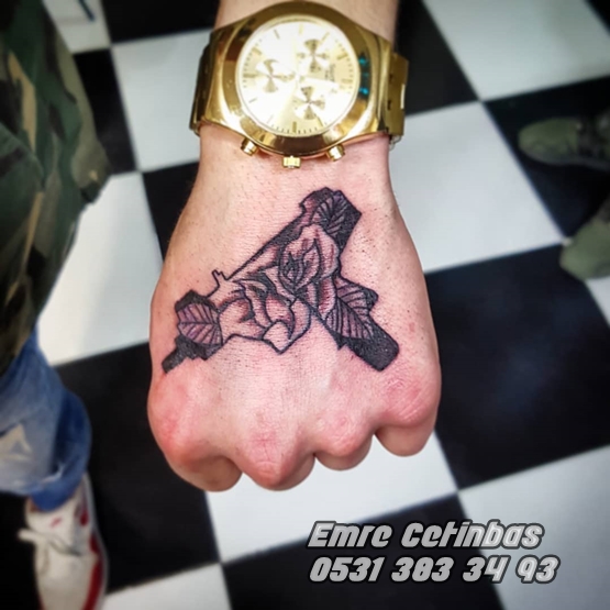 uzi tattoo russian tattoo silah dovmesi hand tatto dövme sefakoy küçükcekmece bakırköy beylikdüzü avcılar dövme yapan yerler en iyi dövmeci sefaköy halkalı ataken armonipark dövme stüdyosu