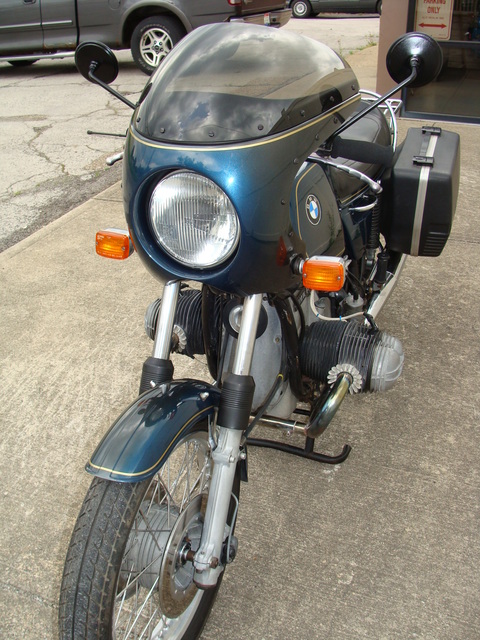 DSC00607 4960919 '74 R90S. Reynolds Rideoff centerstand. Rebuilt motor 16,000 Mi. Krauser Saddlebags,  Fresh 10K Major Service. Factory tool kit, Krauser “S” Tailpiece add-on small rack. The battery is a new sealed type