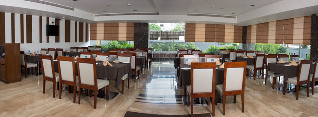 Restaurant GroundLevel3 Club29 Services