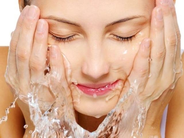 face-wash-natural-beauty-tips-for-glowing-skin Rose Diamond Beauty : Gives Your Natural Skin And Healthy Skin